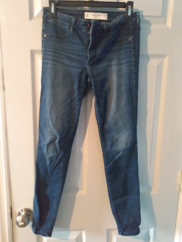 Abercrombie and Fitch Skinny jeans size 6 W28 L29