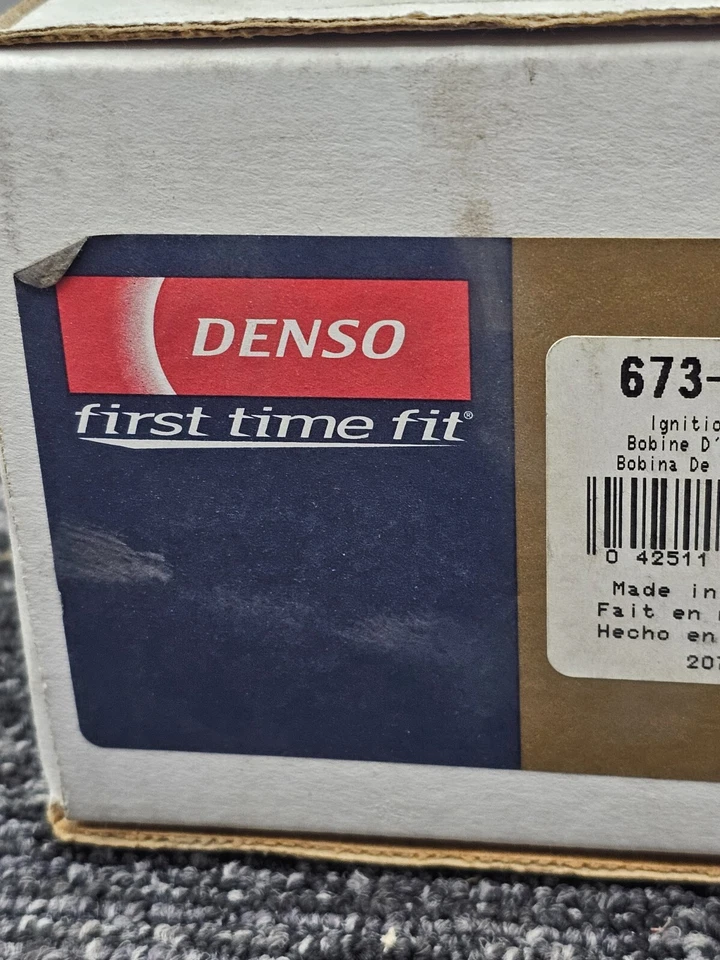 Bobina de ignição direta Denso 673-6102 preta para Ford Fiesta 2011-2013 1.6L L4 - Imagem 4 de 4