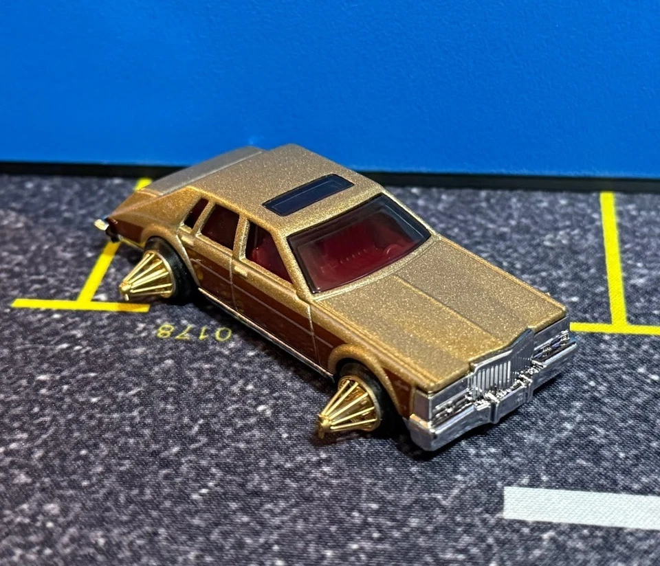 定制金色凯迪拉克 SeVille Lowrider Swangas 适用于 Swangin 钢丝车轮 1/64 — 第 4/4 张图片