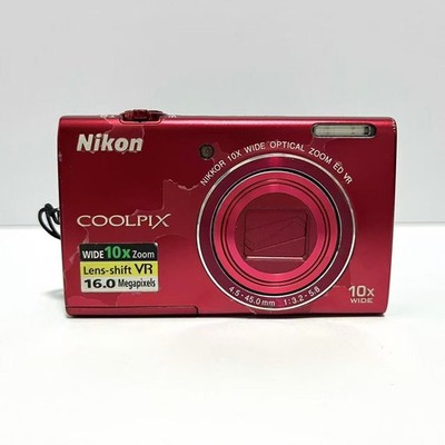 Nikon COOLPIX S6200 16.0MP Digital Camera 10 x Optical Zoom - Red