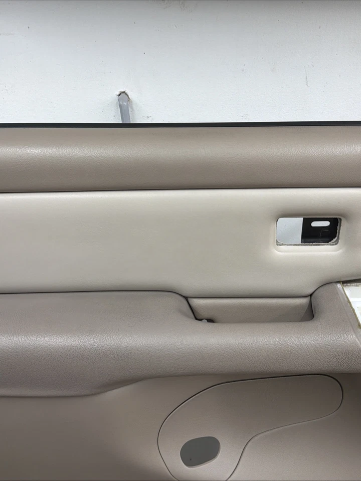 03-07 Chevrolet Silverado Tahoe GMC Sierra Yukon Pair Door Panels OEM Neutral - Image 4 of 4
