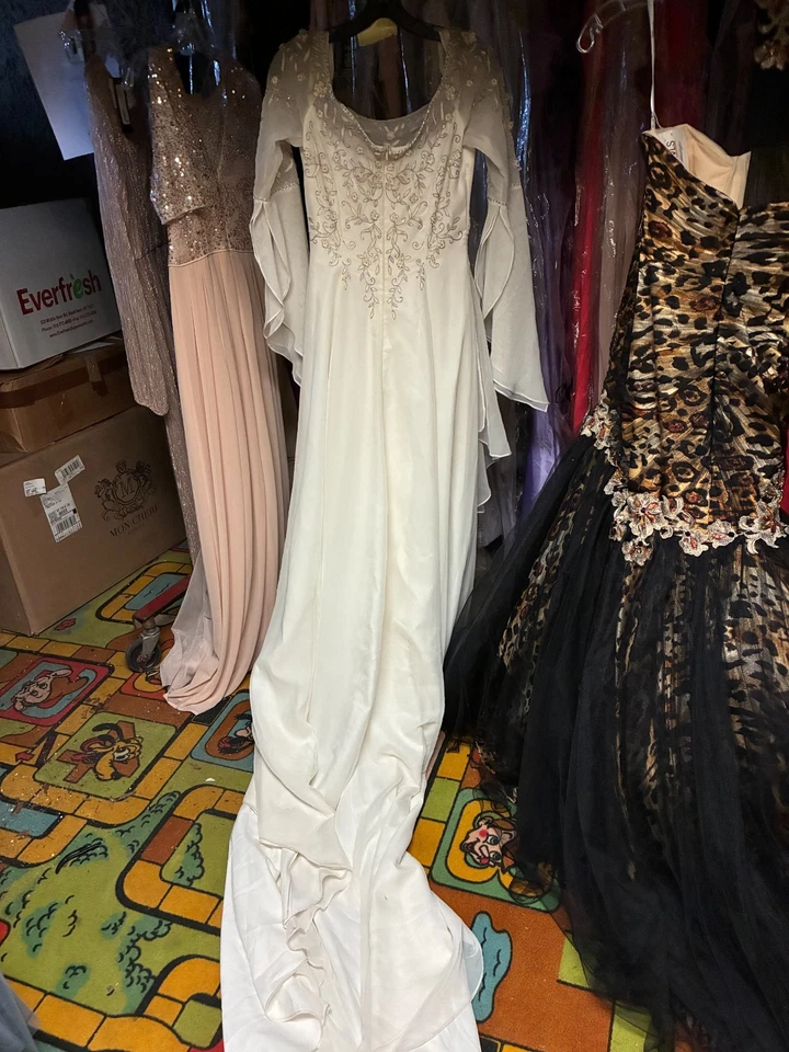 Vestido de novia vintage boho de seda marfil manga larga inspirado medieval talla S Foto 3 de 4