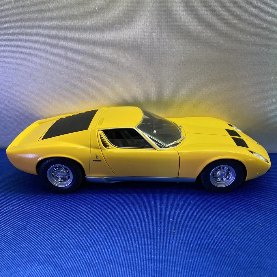 COCHE LOVELY HOT WHEELS 1:18 LAMBORGHINI MIURA P400 SV 1971 WELLY - Imagen 4 de 4