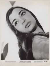 HOLLYWOOD BEAUTY Simi Garewal STYLISH POSE STUNNING PORTRAIT 1962 PHOTO 421