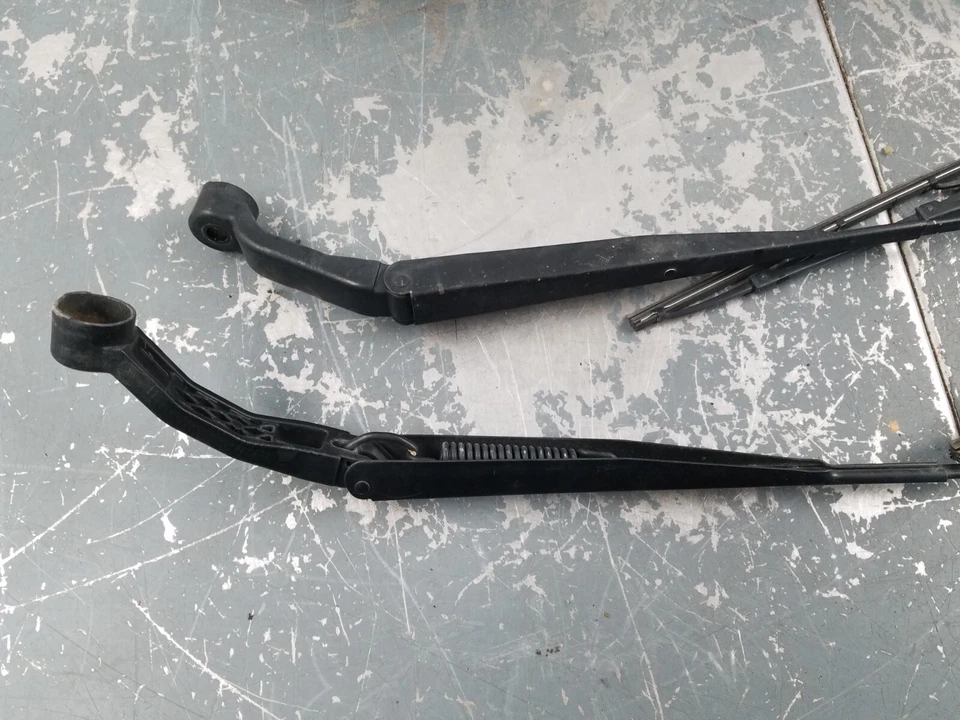 2003 Acura RSX Windshield Wiper Motor / Arms #1222 B7 - Image 2 of 4