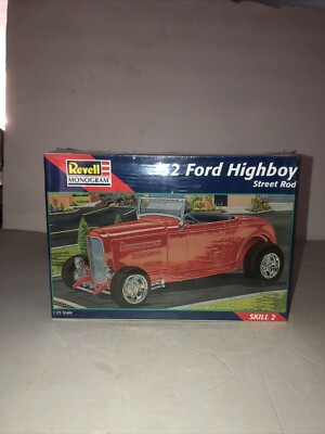 Revell Monogram '32 Ford Highboy Street Rod 1/25 Scale Model Kit 7625 SEALED!