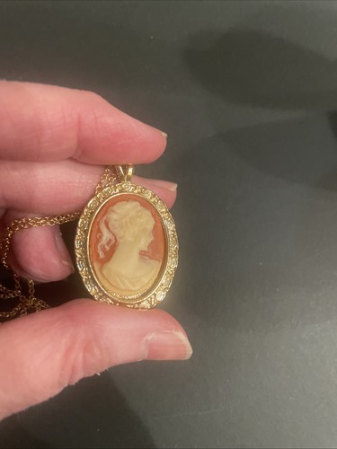 cameo necklace with clip on earrings vintage 18” Chain - Picture 6 of 8
