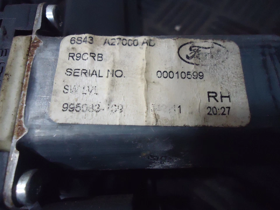 Ford Focus SE 2002 sedán regulador de ventana eléctrica trasero derecho con motor Foto 3 de 4