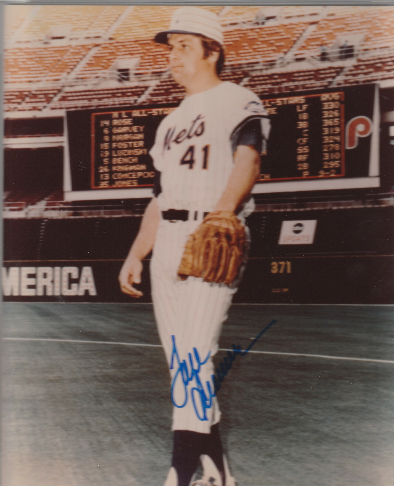 Autographed Tom Seaver 8x10 photo HOF PSA/DNA certified