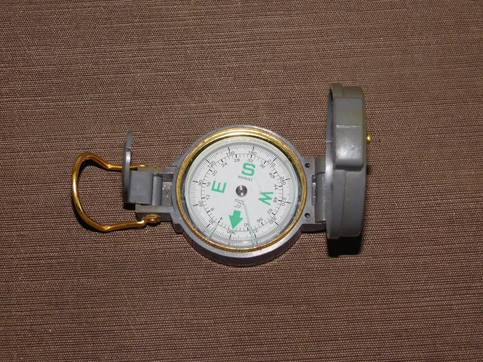 BRÚJULA LENTE COLEMAN INGENIERO PLÁSTICO VINTAGE Foto 2 de 4