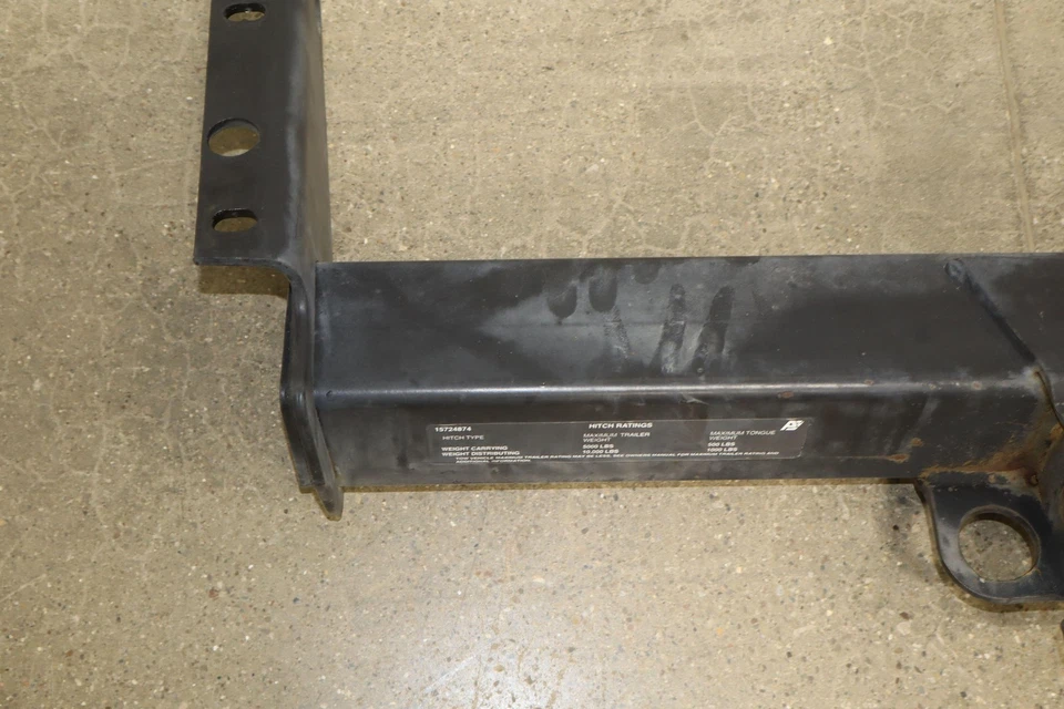 Enganche de remolque trasero OEM 99-00 Cadillac Escalade (modelo base de 4 puertas) Foto 3 de 4