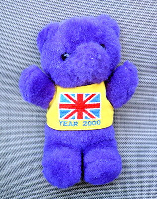 LILA JAHR 2000 TEDDYBÄR PLÜSCHTIER KUSCHELTIER UNION JACK