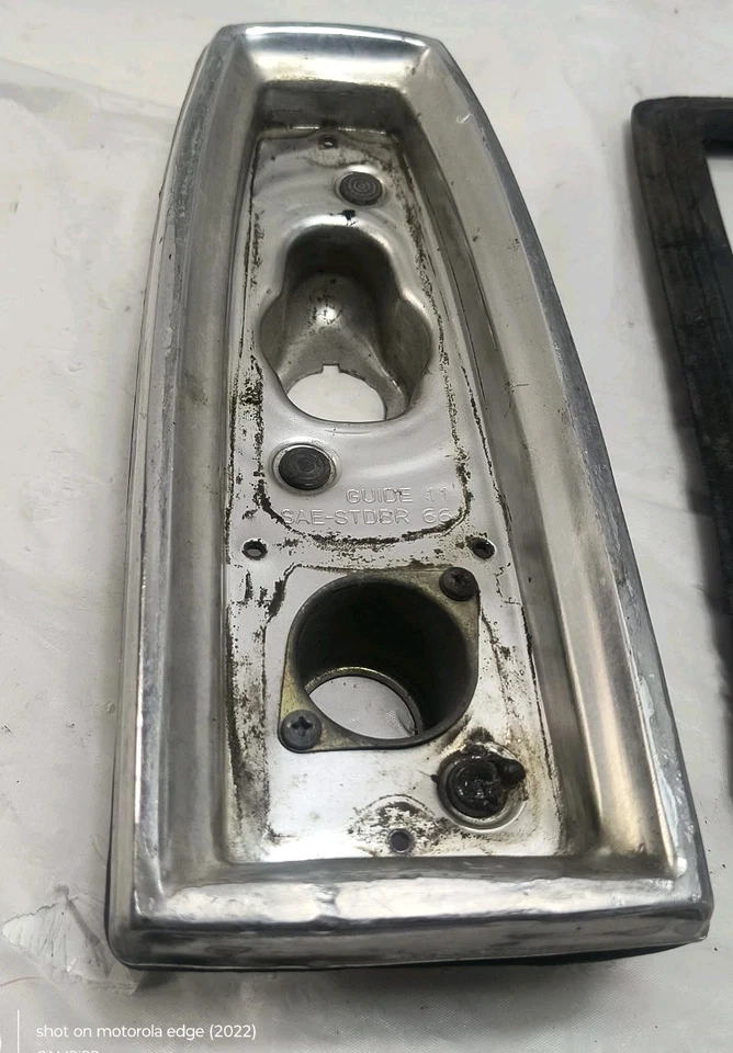 66-67 雪佛兰 II Nova SS One LH 发球杆或右手乘客尾灯挡板带密封 — 第 2/4 张图片