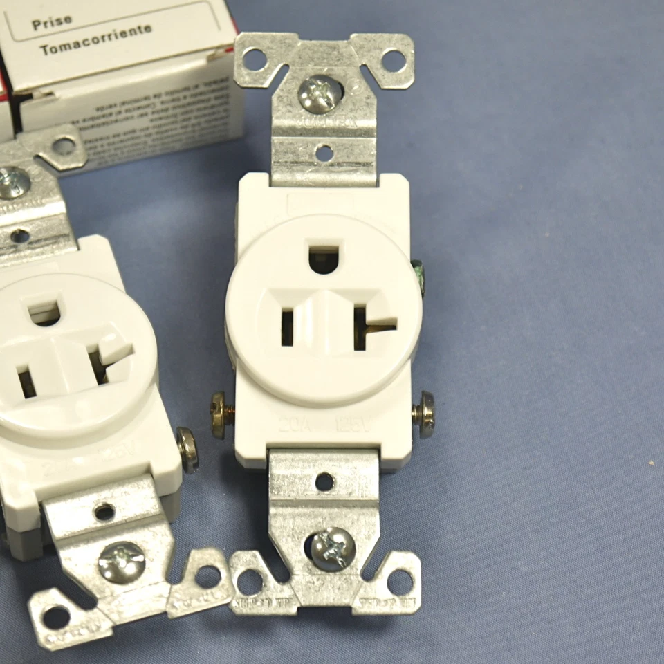 100 receptáculos Cooper blancos COMERCIALES de salida única NEMA 5-20R 20A 125V 1877W Foto 4 de 4