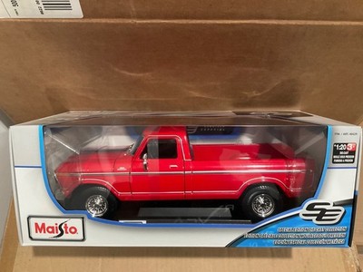 New in box 1/18 1979 Ford F-150 Pickup Truck Red with Stripe chrome wheels