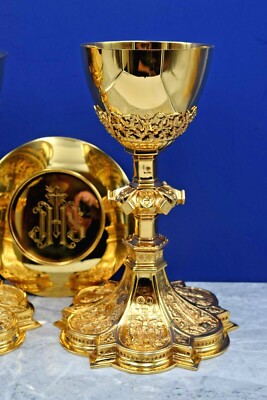 + Beautiful Gothic Chalice & Paten, Scenes from the life of Christ, Cup Sterling