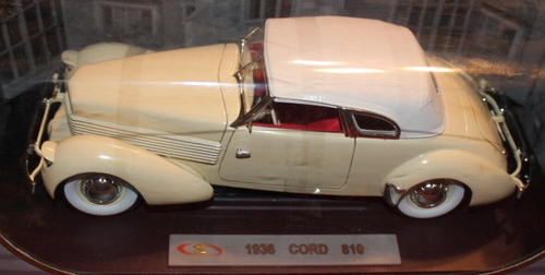 Signature 1/18 Scale Diecast 1937 Cord 812 Supercharged - White New in box - Picture 4 of 7