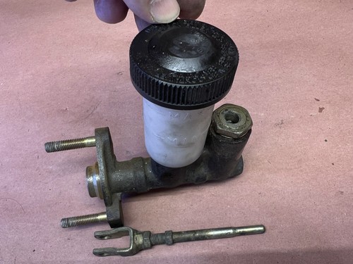 86 Mazda RX7 Clutch Master Cylinder Manual Transmission 5 SPD MT 86-91 - Picture 4 of 7