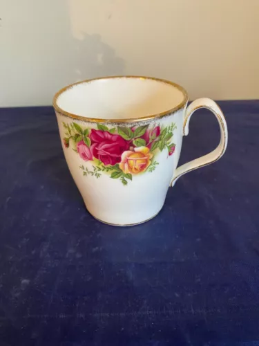 One Royal Albert OLD COUNTRY ROSES 8 oz Flat Smooth Mug - England