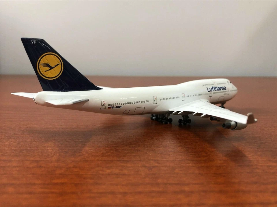 Dragon Wings 1/400 Lufthansa 747-400 D-ABVF 55156 - Image 2 of 3