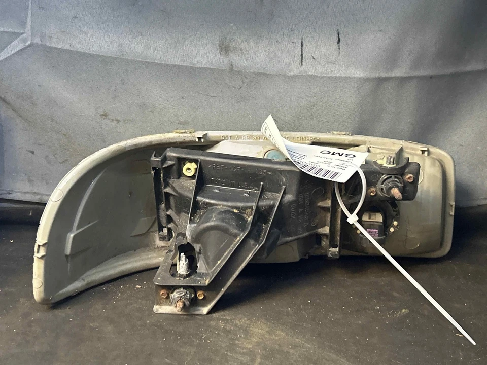 Fits 1999-07 Gmc Sierra 1500 Left Headlamp Oem:15850351 - Imagem 2 de 4