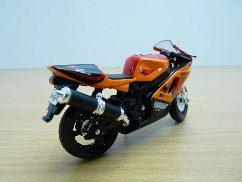 Moto YAMAHA YZF R7 OW-02 orange 1/18 - Photo 2/4