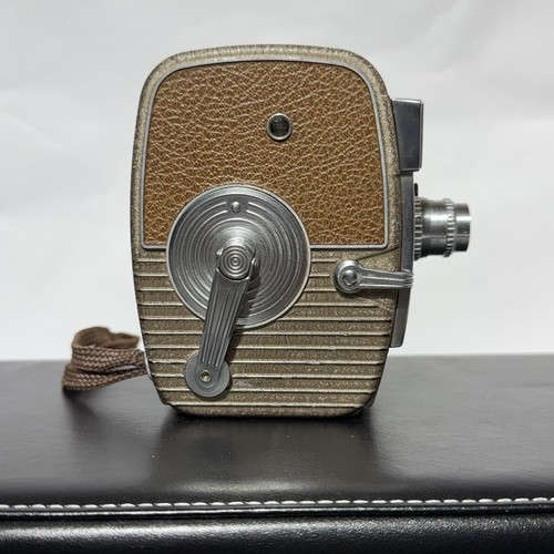 Vintage Keystone Capri K-30 8mm Movie Camera – Untested – As Is - Turns Freely - Picture 3 of 11