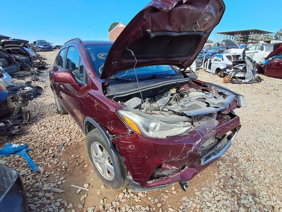 Used Deck Lid fits: 2017 Chevrolet Trax privacy tint opt AKO w/rear view camera Foto 2 de 4
