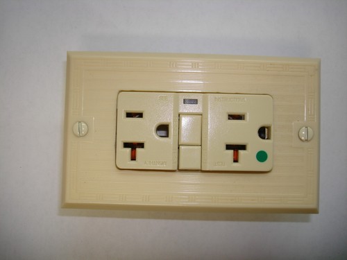 Vintage Uniline Ivory Decora GFCI Switch Outlet Cover Plate GEM / P&S - Picture 6 of 11