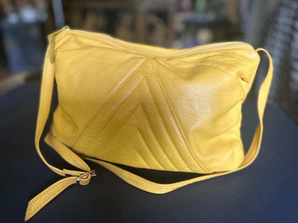 ¡RARO!!!Bolso de Hombro Bandolera Doble Cremallera Años 80 Amarillo Limón Cuero Acolchado Foto 3 de 4
