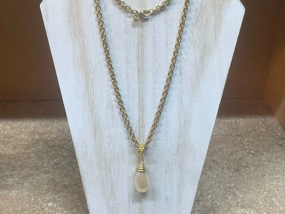 P.D. PREMIER DESIGNS TONO DORADO X CADENA LARGA CON COLGANTE DE GOTA ESTILO ALETA DE PERLAS  Foto 4 de 4