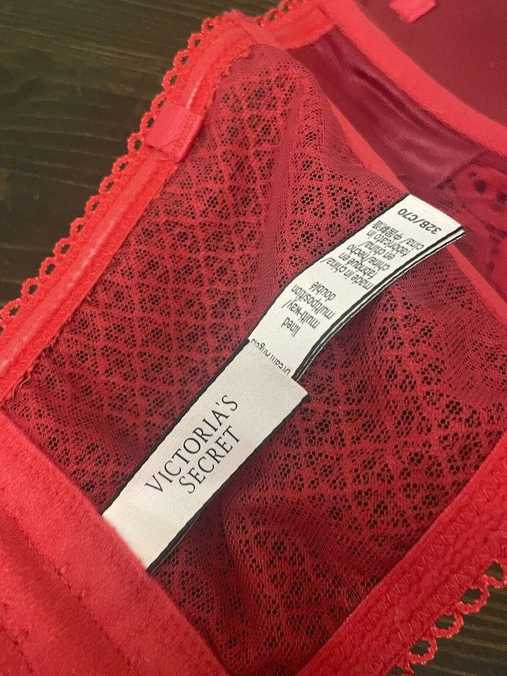 SUJETADOR VICTORIA’S SECRET Rojo Dream Angel forrado sin tirantes 32B sin correas Foto 4 de 4