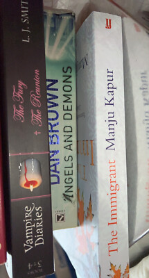FICTION BOOKS BUNDLE YOUNG ADULT JOB LOT EX WH SMITH STOCK NOVELS HOLIDAY READS