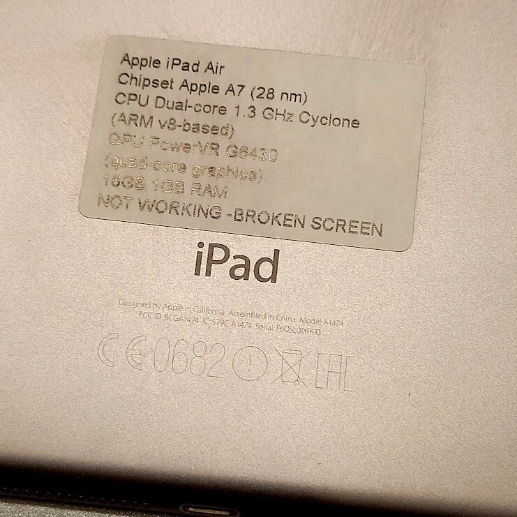 Apple IPAD Air (A1474) 16GB - Pas de Travail,Cassé Écran,Plié Corps,Pour Parts - Photo 4/4