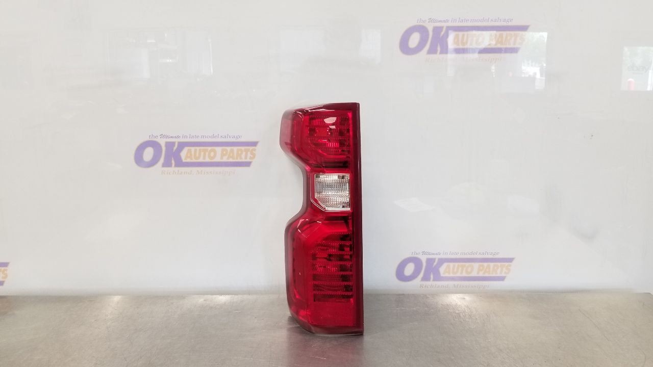 24 CHEVY SILVERADO 1500 TAIL LIGHT TAIL LAMP LEFT DRIVER INCANDESCENT