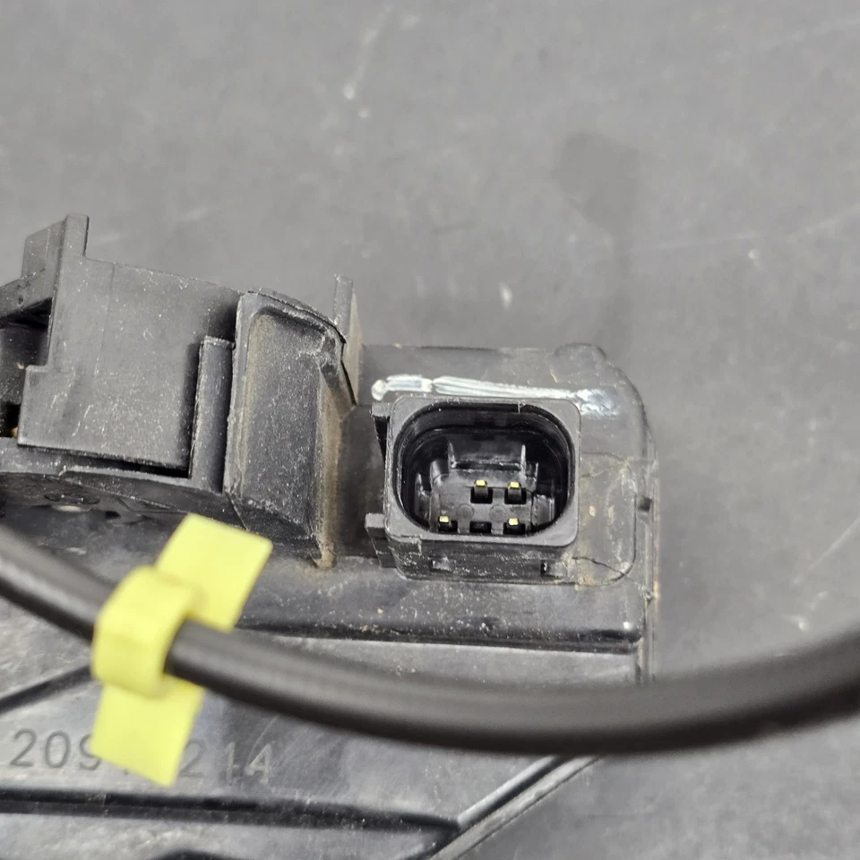 Actuador de pestillo de cerradura de puerta trasera izquierda Buick Enclave 2009-2012 20940244 OEM Foto 4 de 4