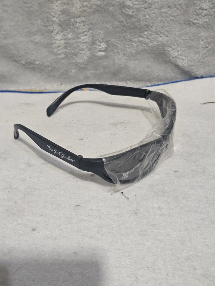 New York Yankees /Verizon Sunglasses MLB Vintage - Image 2 of 4