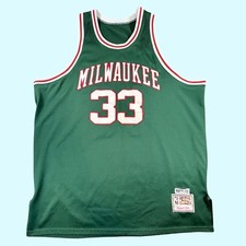 Mitchell & Ness Kareem Abdul-Jabbar Milwaukee Bucks 33 1971-72 Hardwood Classics