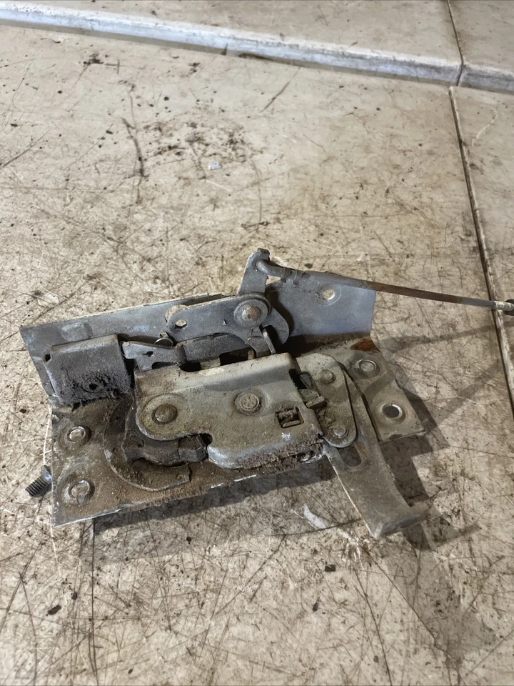 1960–64 Studebaker Champ 左驱动门闩组件 原始设备制造商 T-cab — 第 2/4 张图片