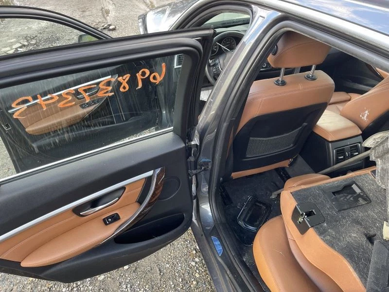 BMW 328i 2014-2018 basculante izquierdo con poste gris PC: B39 100 k 51950 Foto 2 de 4