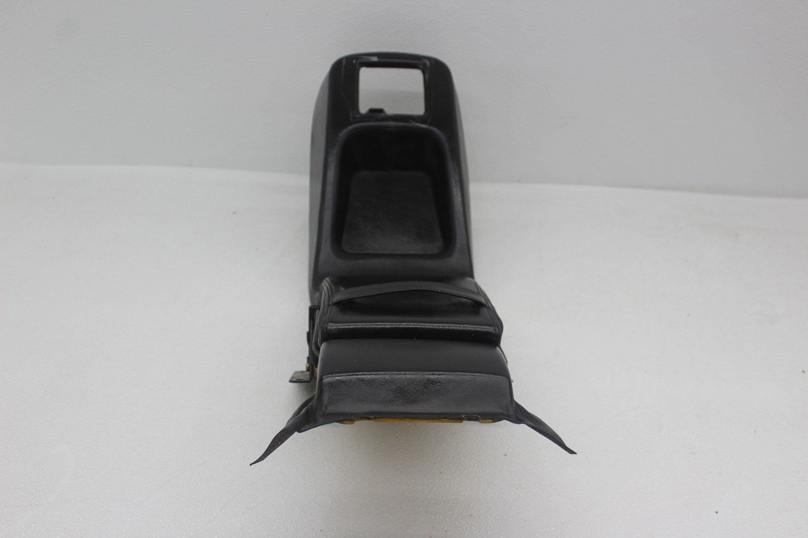 99-01 FERRARI 456 M INTERIOR REAR SEAT CENTER CONSOLE A REST PAD