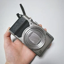 Nikon COOLPIX S9900 Digital Camera 16.0 MP 30x Optical Zoom with Accessories