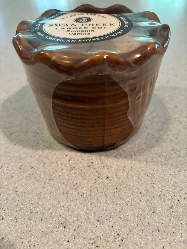 SELLADO - Swan Creek Candle Company, 9 oz. Vela de cerámica - vainilla calabaza Foto 2 de 3