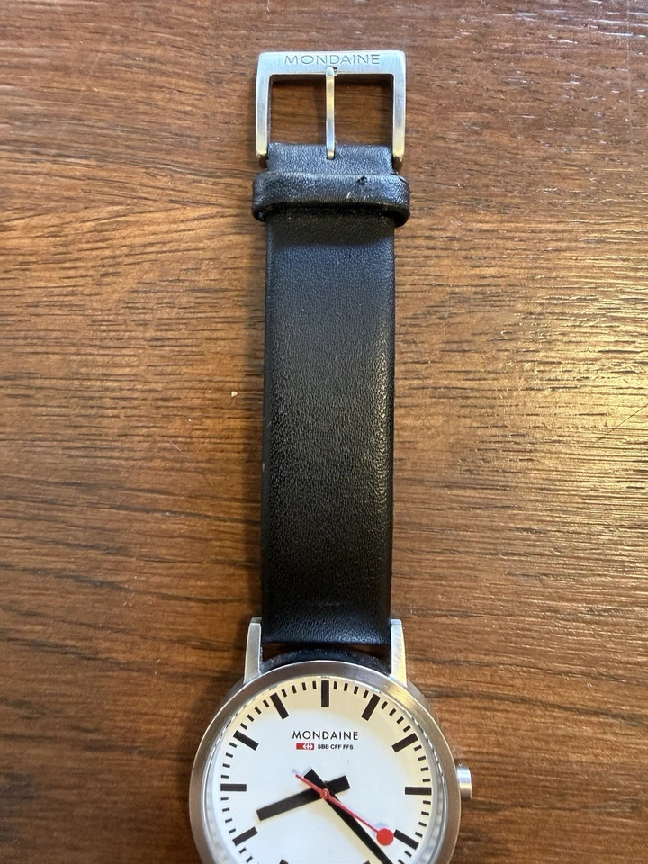 Mondaine Simply Elegant 36mm mostrador branco couro relógio oficial Swiss Railways - Imagem 3 de 4