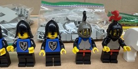LEGO Castle 6073 Knight's Castle 6 Minifigures 408 Pieces No Box Pre-Owned
