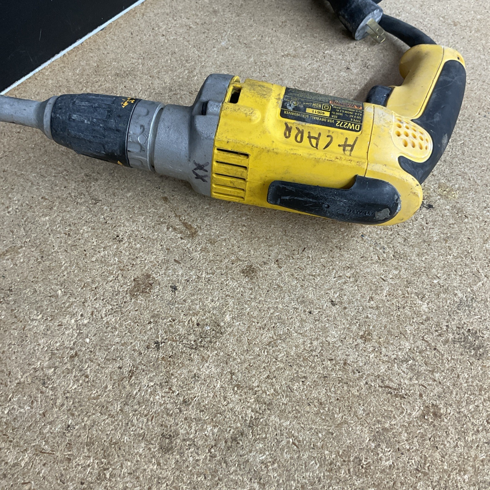 DEWALT DW272 4000RPM VSR Drywall Screwdriver - Yellow