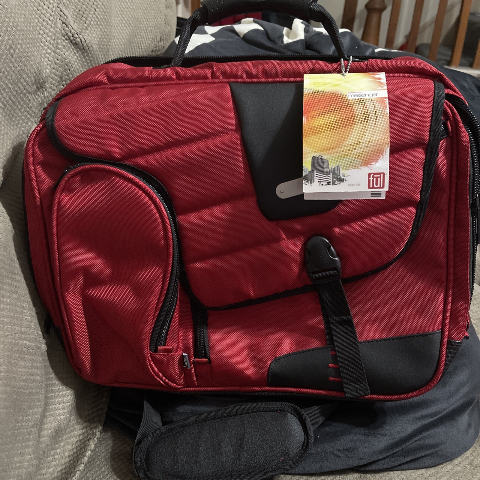 ful  Red Commotion Messenger Bag 17.5&rdquo;
