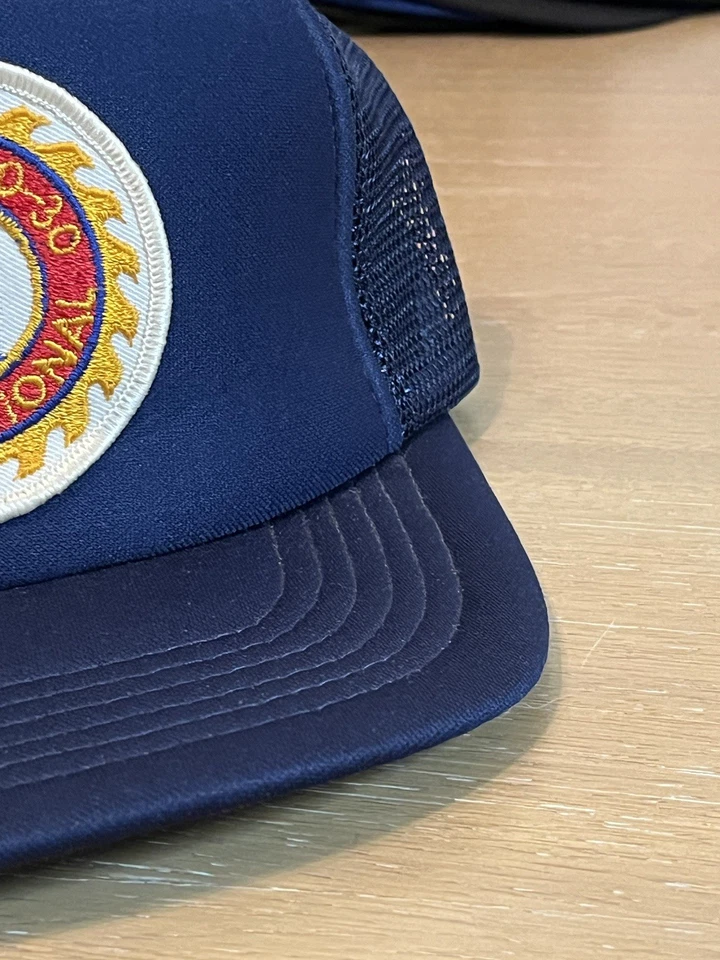 Sombrero de camionero vintage activo 20-30 International Patch  Foto 4 de 4