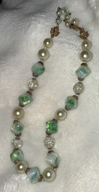 Rare Vtg TRIFARI Art Glass, Crackle & Faux Pearl Bead Choker Necklace Gold Tone