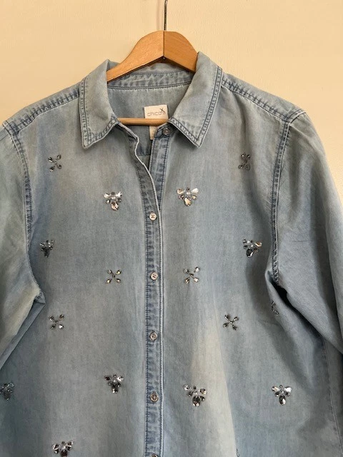 Camisa túnica Chicos talla 3 US XL denim envejecido algodón estrás cuentas abotonadas Foto 2 de 4